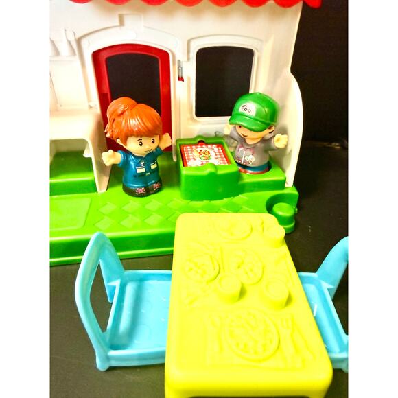 fisher-price Little People Playset We Deliver Pizza Place Delivery truck set - Picture 9 of 9